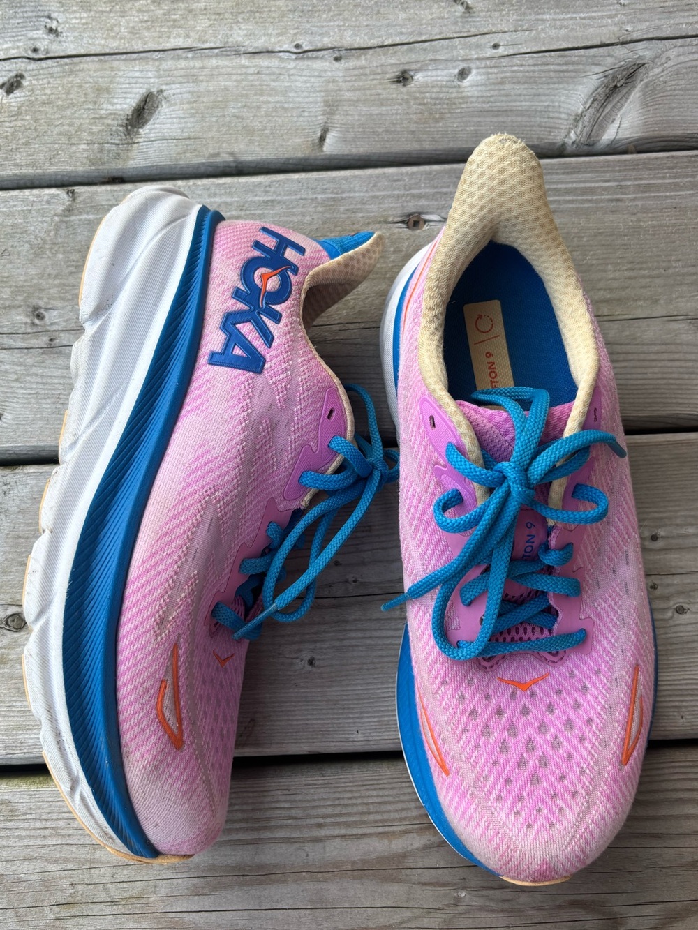 Hoka One One Women's 6.5 WIDE Clifton 9 Running Runners Pink Athletic Shoes